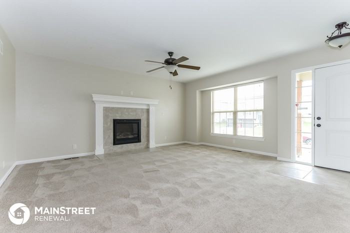 1402 Northwest Hilltop Lane - Photo 3 of 16