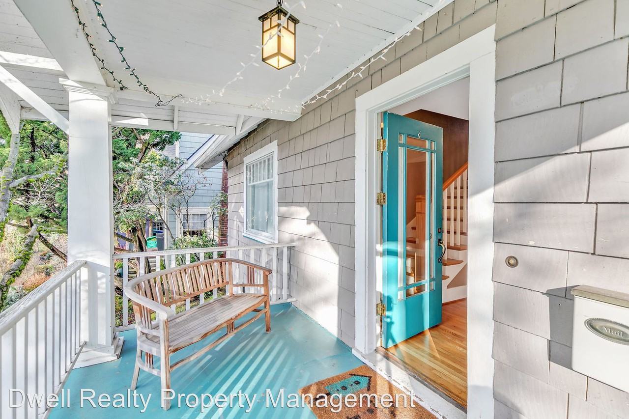 2031 Ne Ridgewood Dr. - Photo 2 of 38