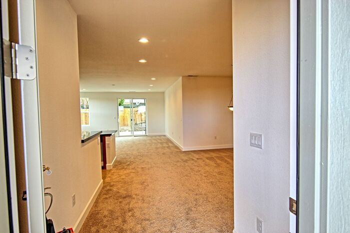 1035 Emerald Way - Photo 3 of 25