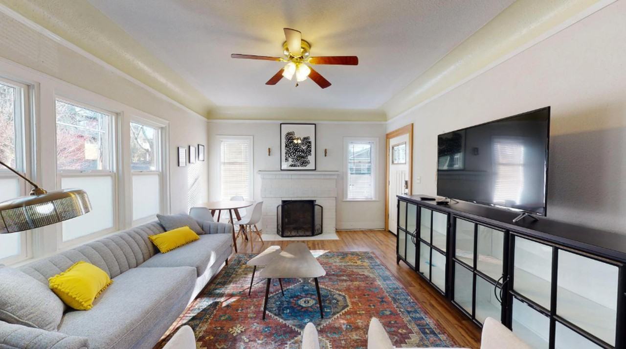 Delightful Madrona home with charming backyard Apartments in Seattle