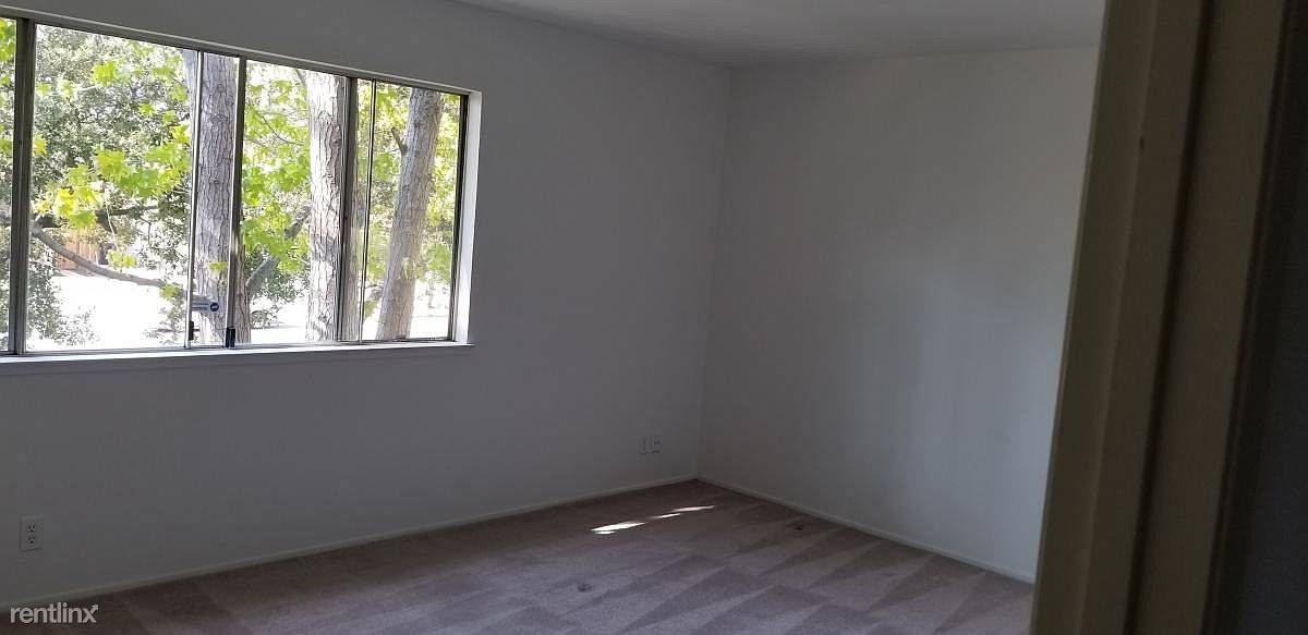 3226 Cropley Ave - Photo 3 of 26