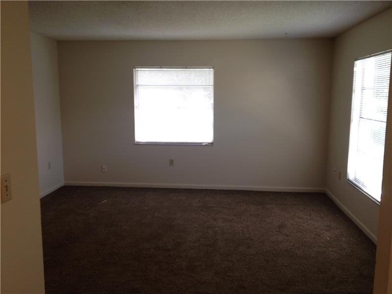 458 S Westgate Ave - Photo 2 of 11