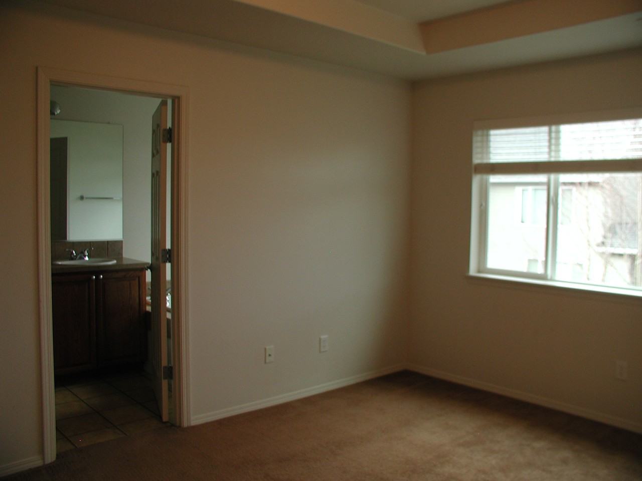 1067 Se Roundelay St - Photo 2 of 7