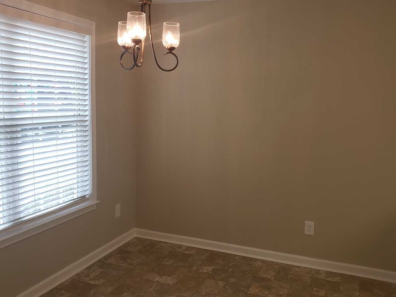 411 Whitehall Ct - Photo 2 of 16