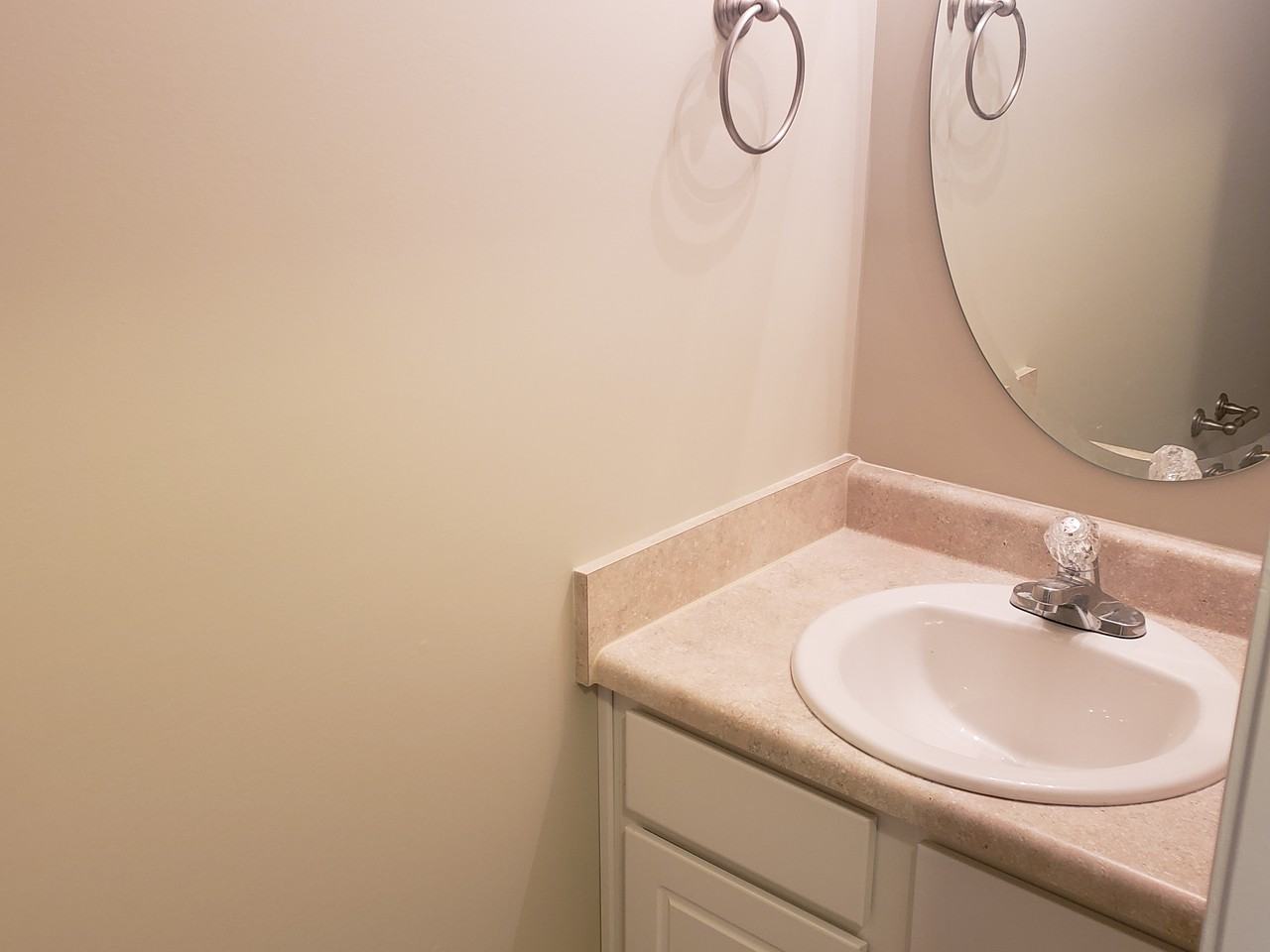 411 Whitehall Ct - Photo 5 of 16