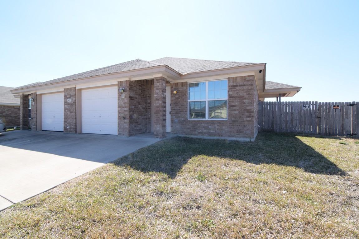 1400 Cavalry Ln - Photo 2 of 23