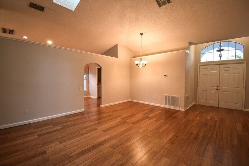 105 N. Weathersfield Avenue - Photo 2 of 12