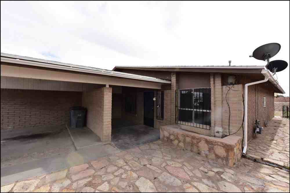 10586 Kinross Avenue - Photo 3 of 38