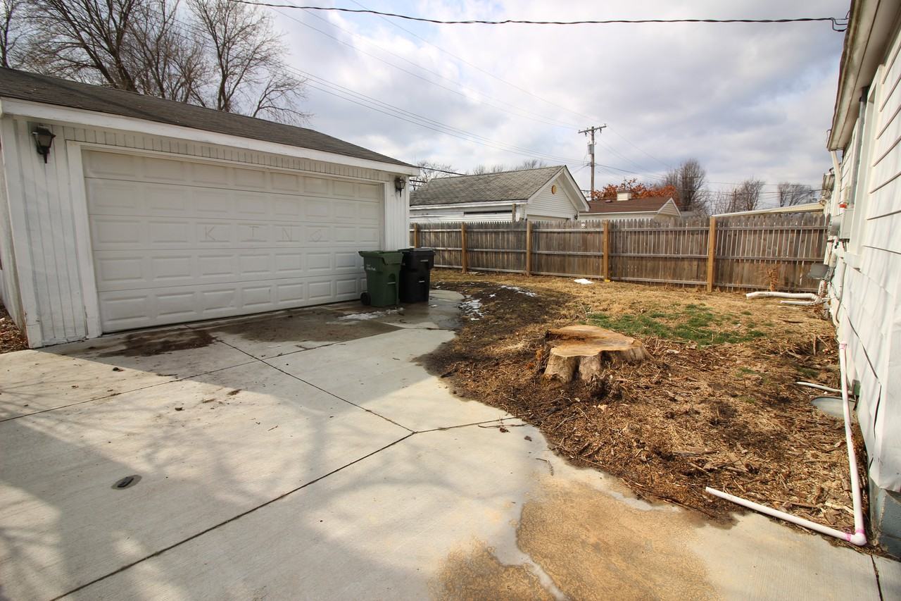 14891 Euclid Ave - Photo 2 of 14