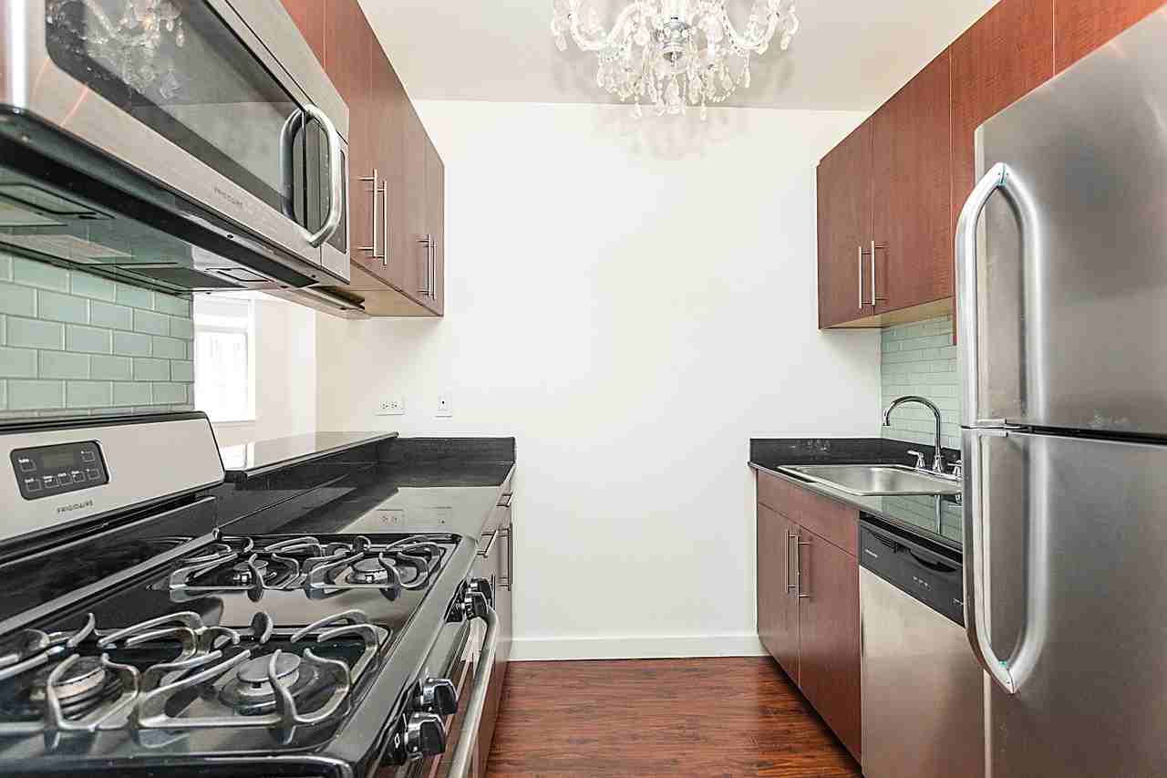 100 John St #1711 - Photo 4 of 7