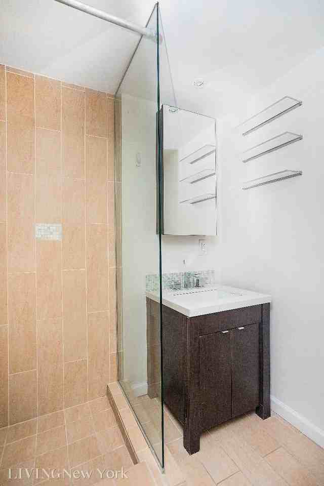 690 Greenwich St #E4 - Photo 4 of 5