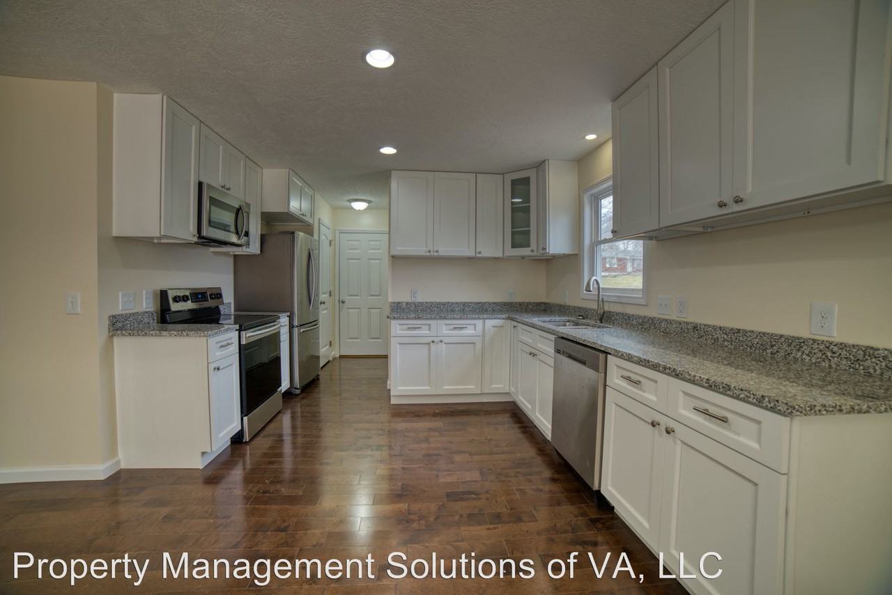 209 Courtland Circle - Photo 2 of 14