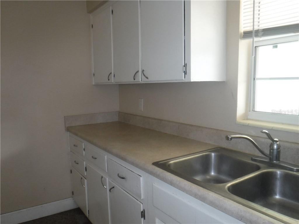 257 38th Avenue Se - Photo 3 of 8