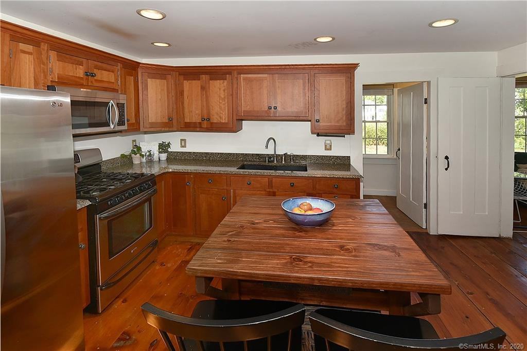 741 Mapleton Avenue - Photo 3 of 40