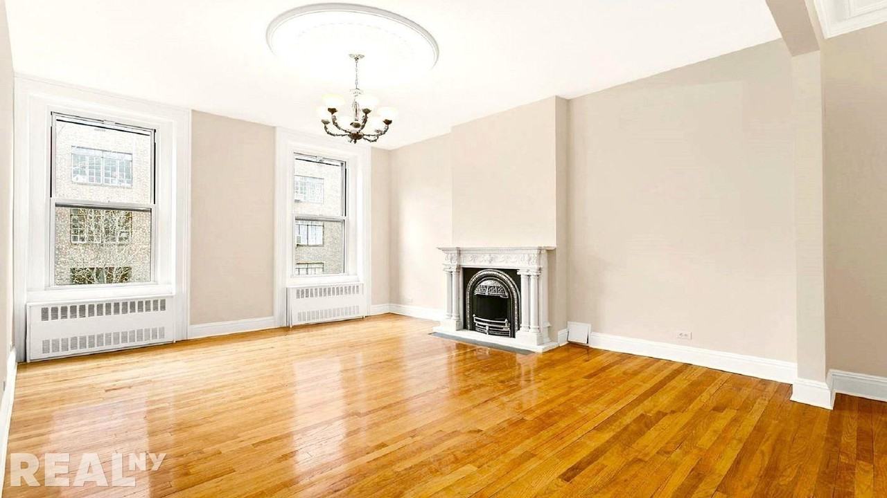 440a West 22nd Street #3R