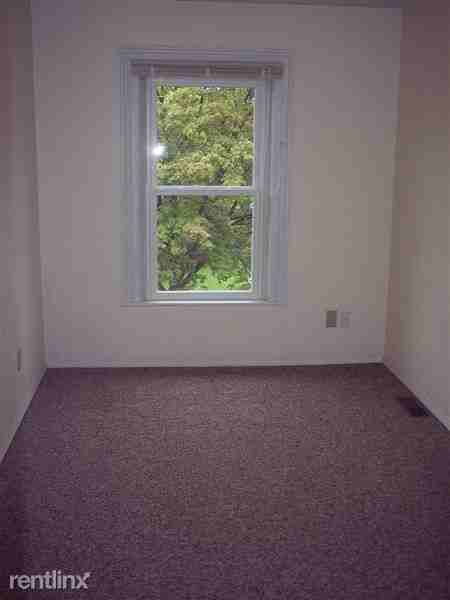 1011 Elm St - Photo 3 of 7