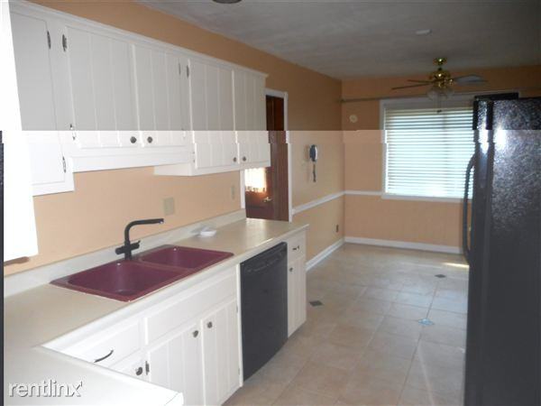 2045 Jamie Dr - Photo 3 of 7