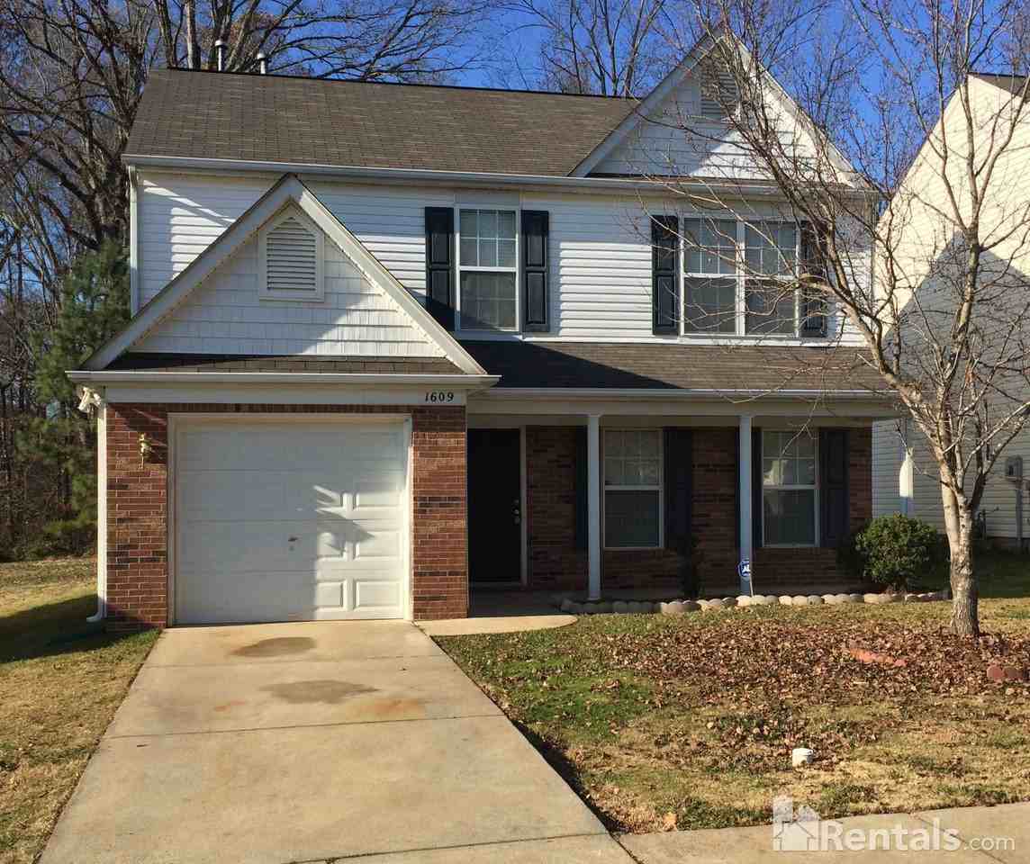 1609 Crandon Dr., Charlotte, NC 28216 4 Bedroom House for Rent for