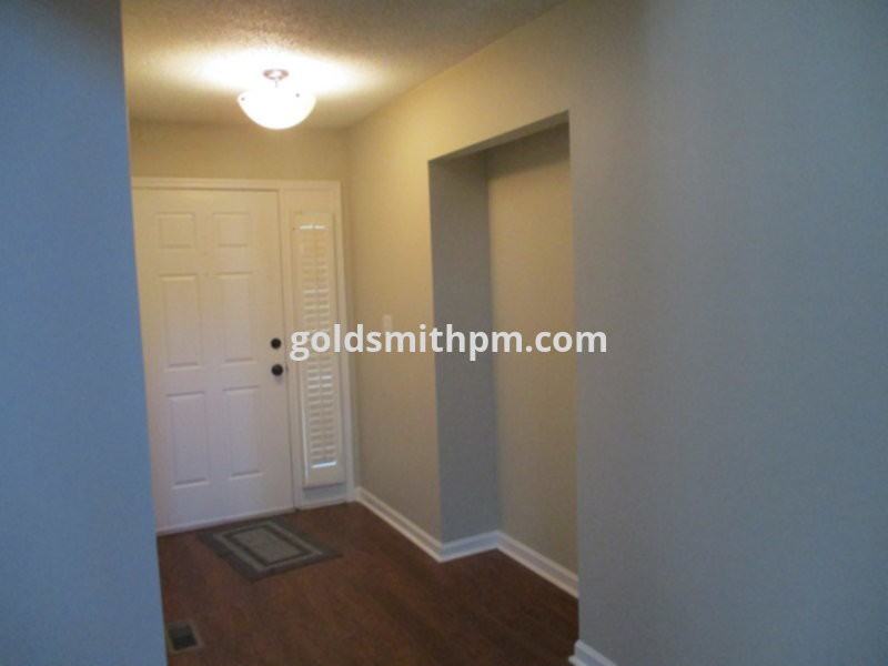 100 Glasgow Court - Photo 2 of 7