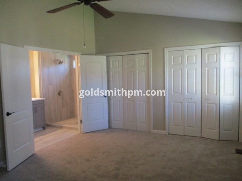 100 Glasgow Court - Photo 3 of 7