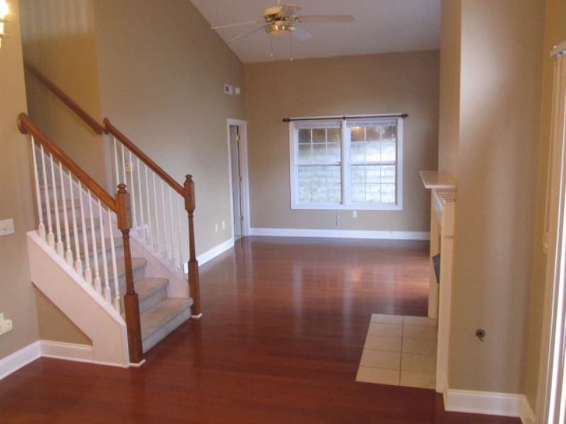 1060 Red Leaf Dr - Photo 4 of 10