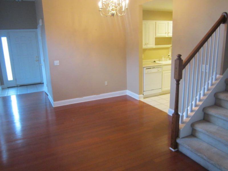 1060 Red Leaf Dr - Photo 5 of 10