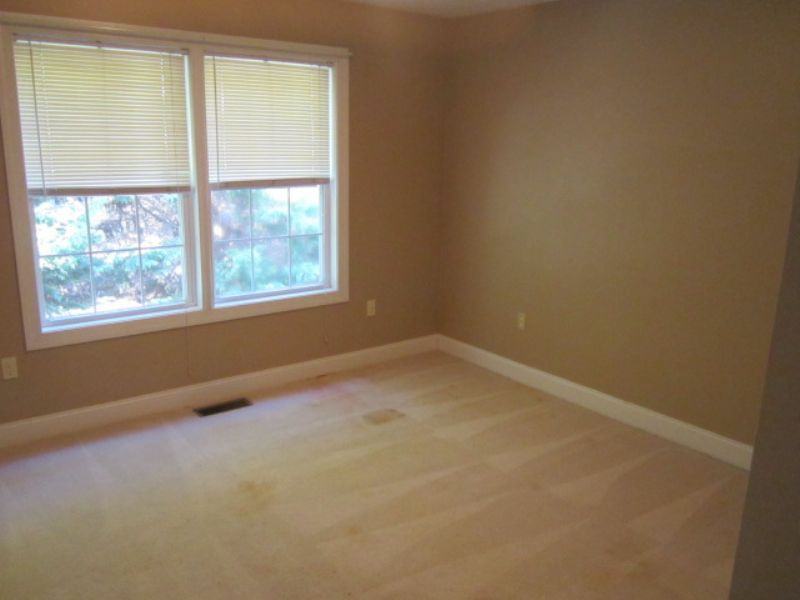 1060 Red Leaf Dr - Photo 7 of 10