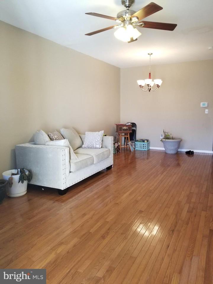 176 Pennsbury Lane - Photo 2 of 34