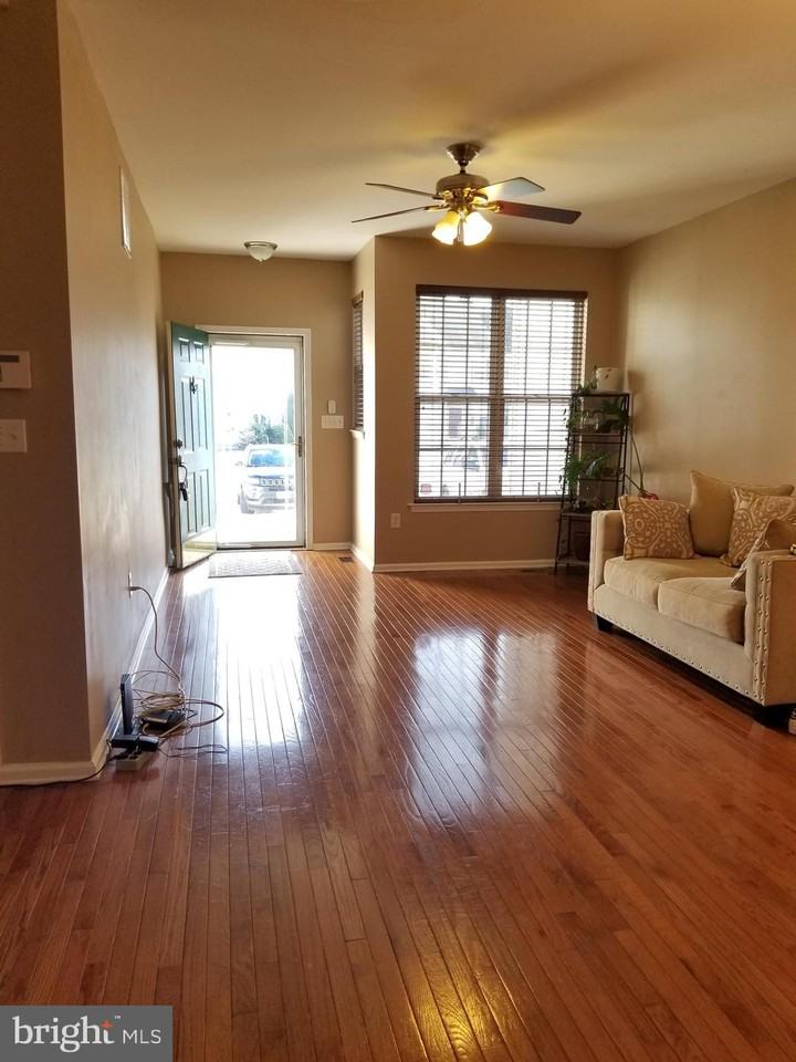 176 Pennsbury Lane - Photo 3 of 34