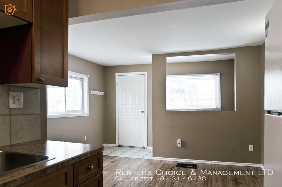 5004 #10, 5004 43 Avenue #5004 43 Av - Photo 2 of 11