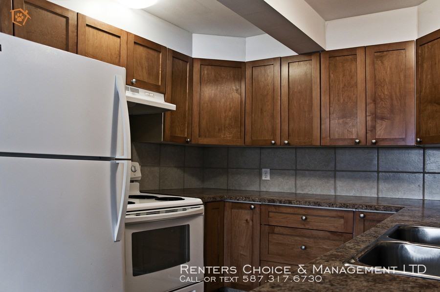 5004 #10, 5004 43 Avenue #5004 43 Av - Photo 3 of 11