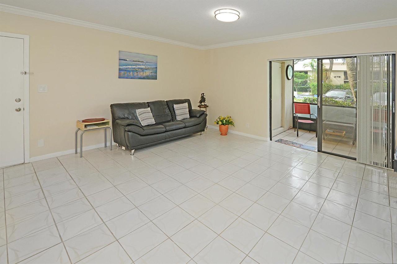 297 Deer Creek Boulevard #1B - Photo 3 of 14