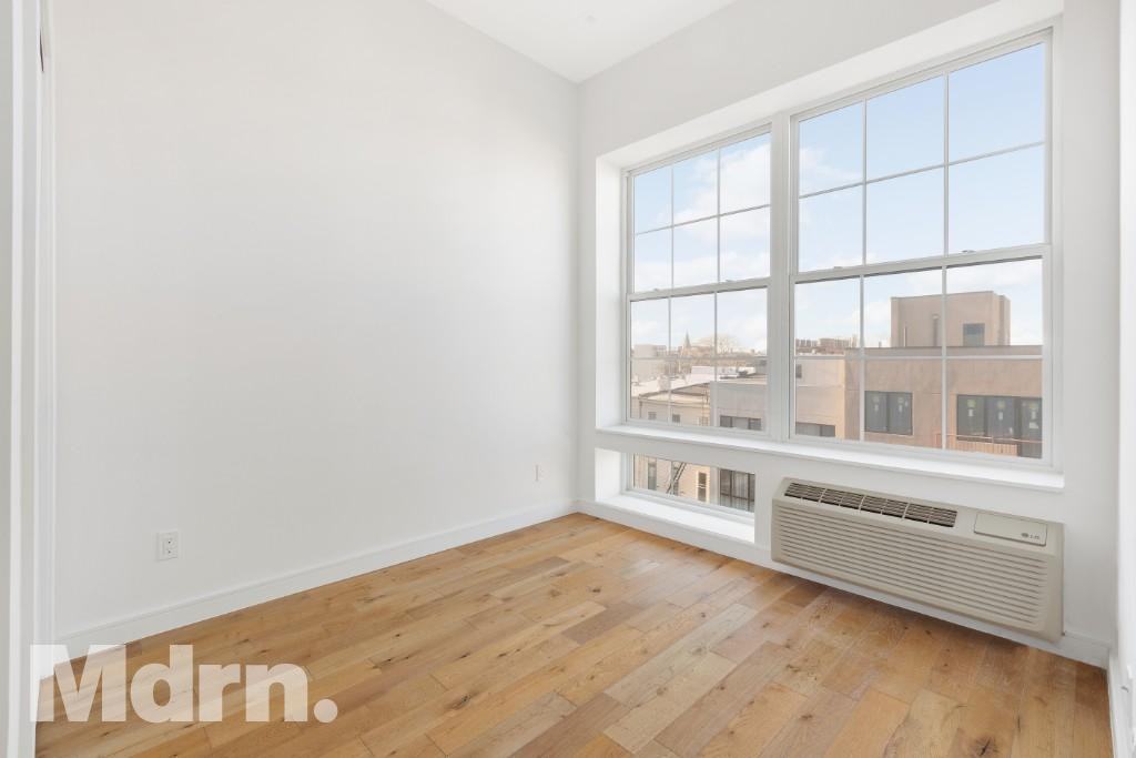 1229 Putnam Ave #5B - Photo 2 of 7