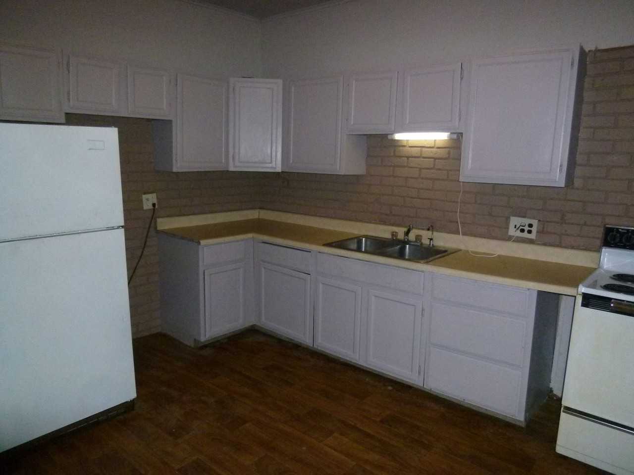 1523 Spruce St - Photo 3 of 10