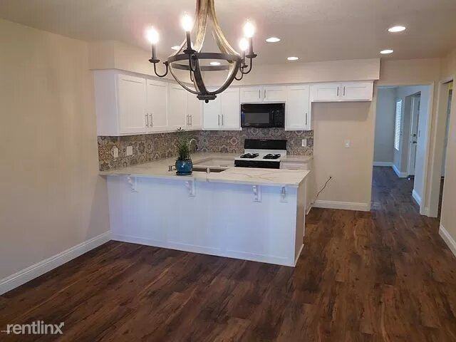 1129 Glenbridge Cir - Photo 2 of 12