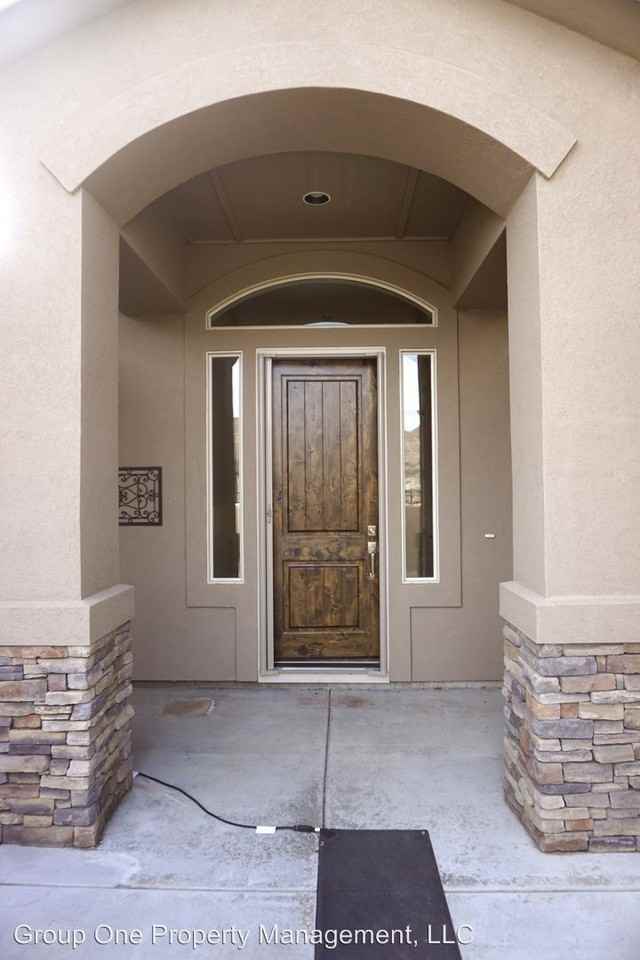 5363 W. Parkridge Dr. - Photo 3 of 39