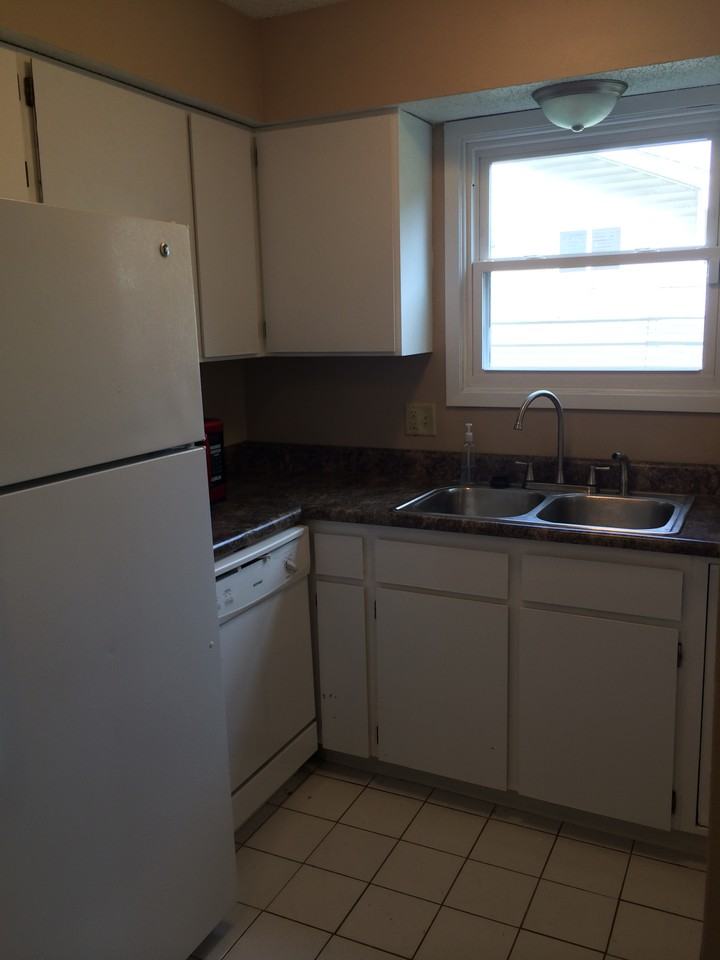 1249 E 16th St - Photo 2 of 10