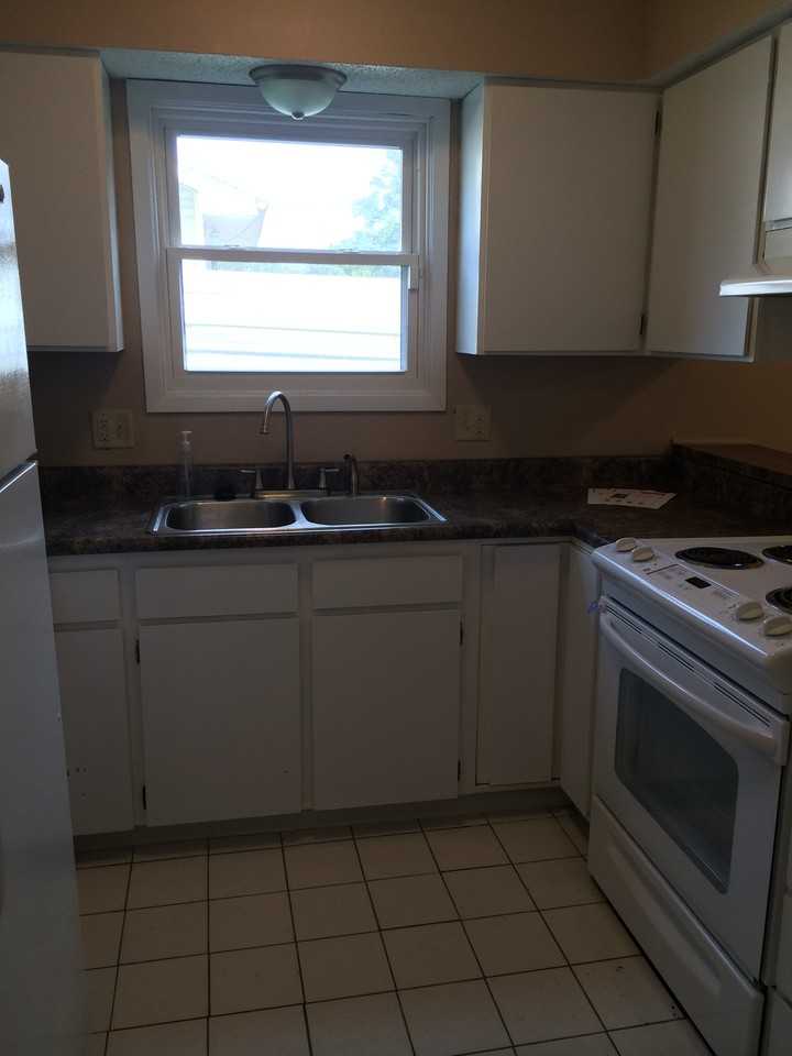 1249 E 16th St - Photo 3 of 10