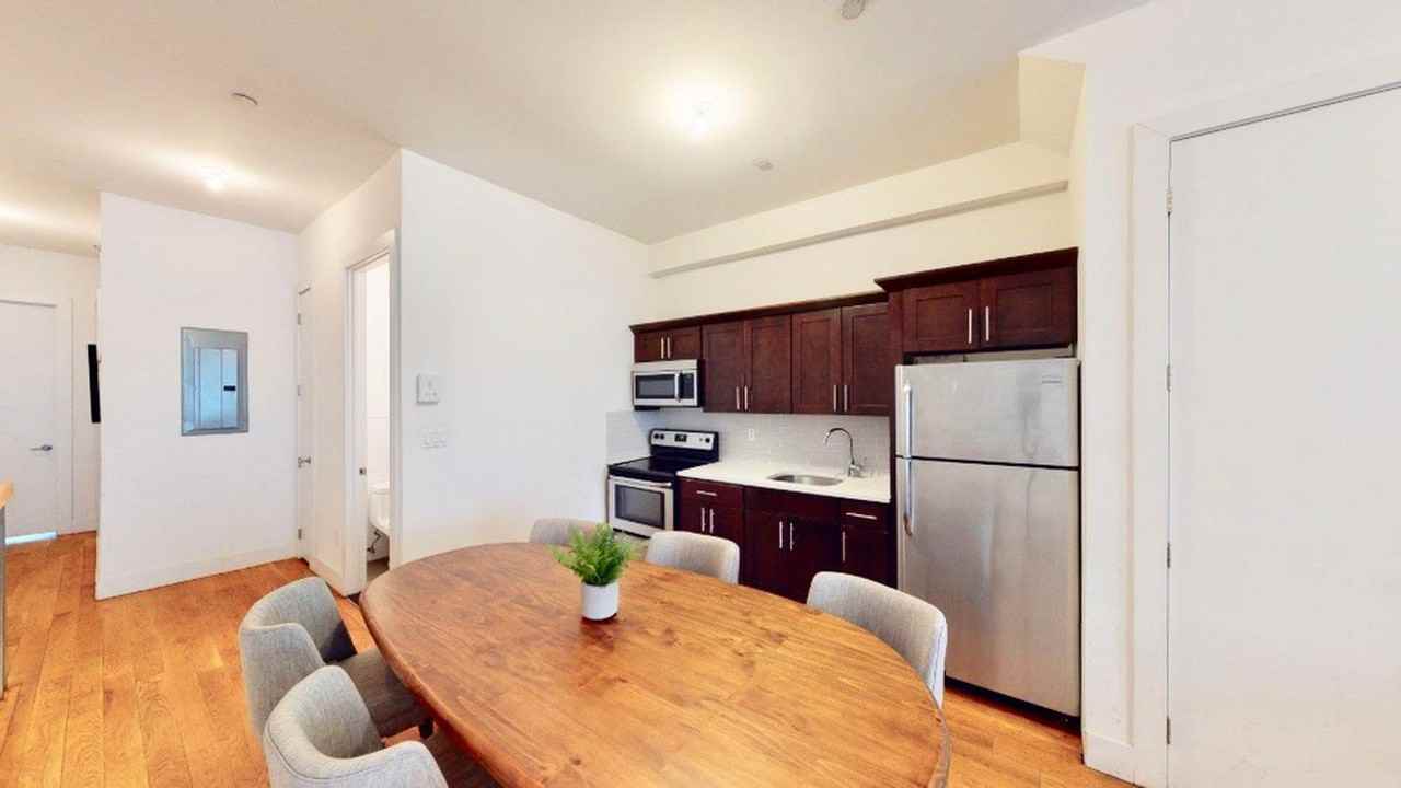 Modern Williamsburg duplex with backyard lounge - Photo 2 of 8