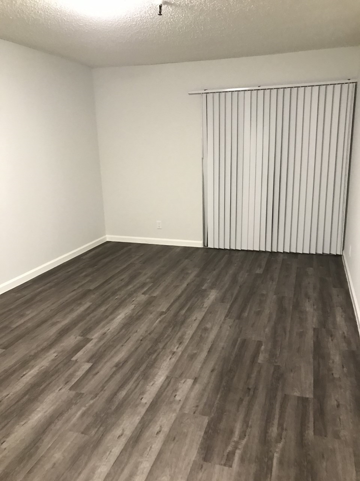 425 East 18th Street #320 - Photo 2 of 2