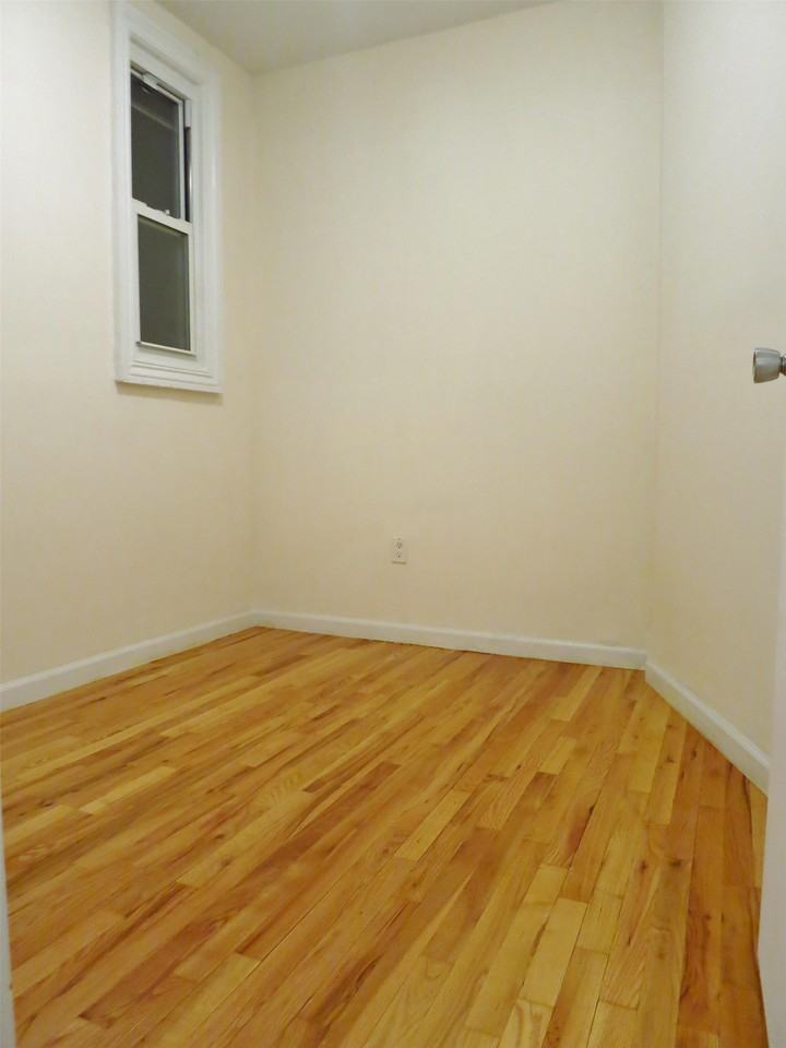 1602 1st Avenue #4m - Photo 3 of 10