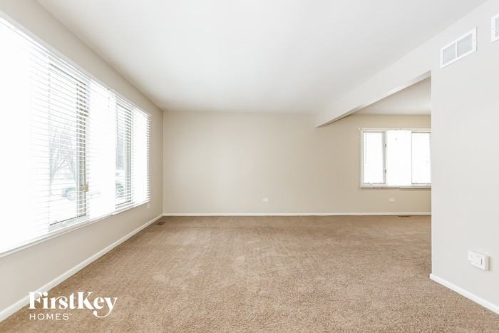 831 Hamlin Avenue - Photo 3 of 15