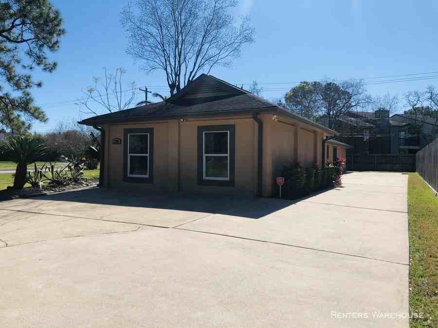 730 Bayview Dr - Photo 3 of 27