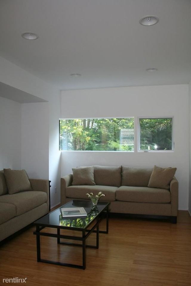 523 Packard St - Photo 3 of 7