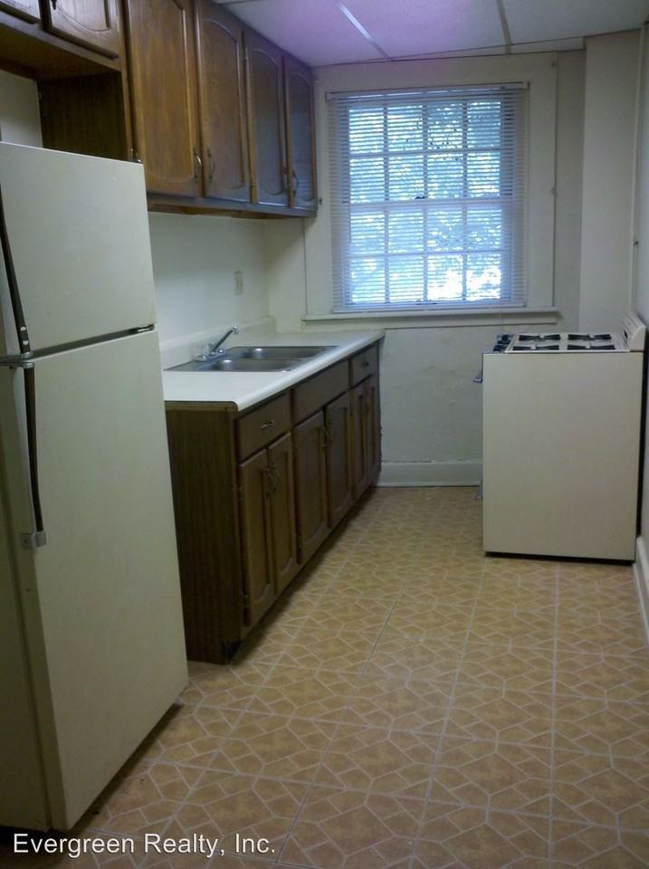 The Broadmoor 880-886 E. Broad St. - Photo 3 of 6