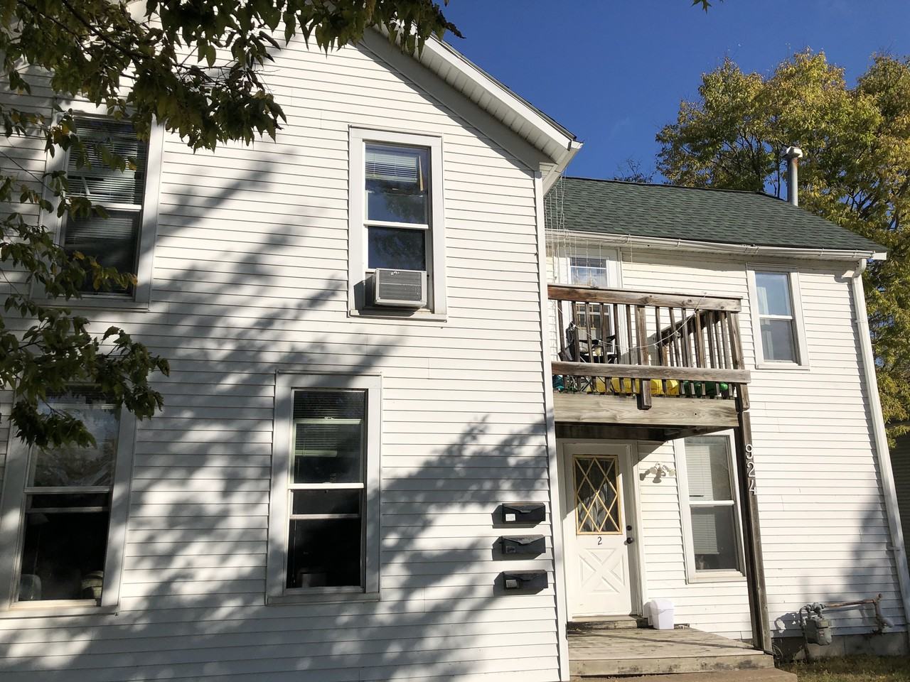 924 Water St - Photo 2 of 17