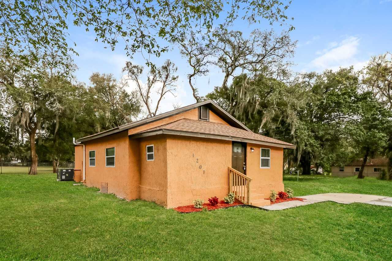 1201 Jewel Ave - Photo 2 of 15