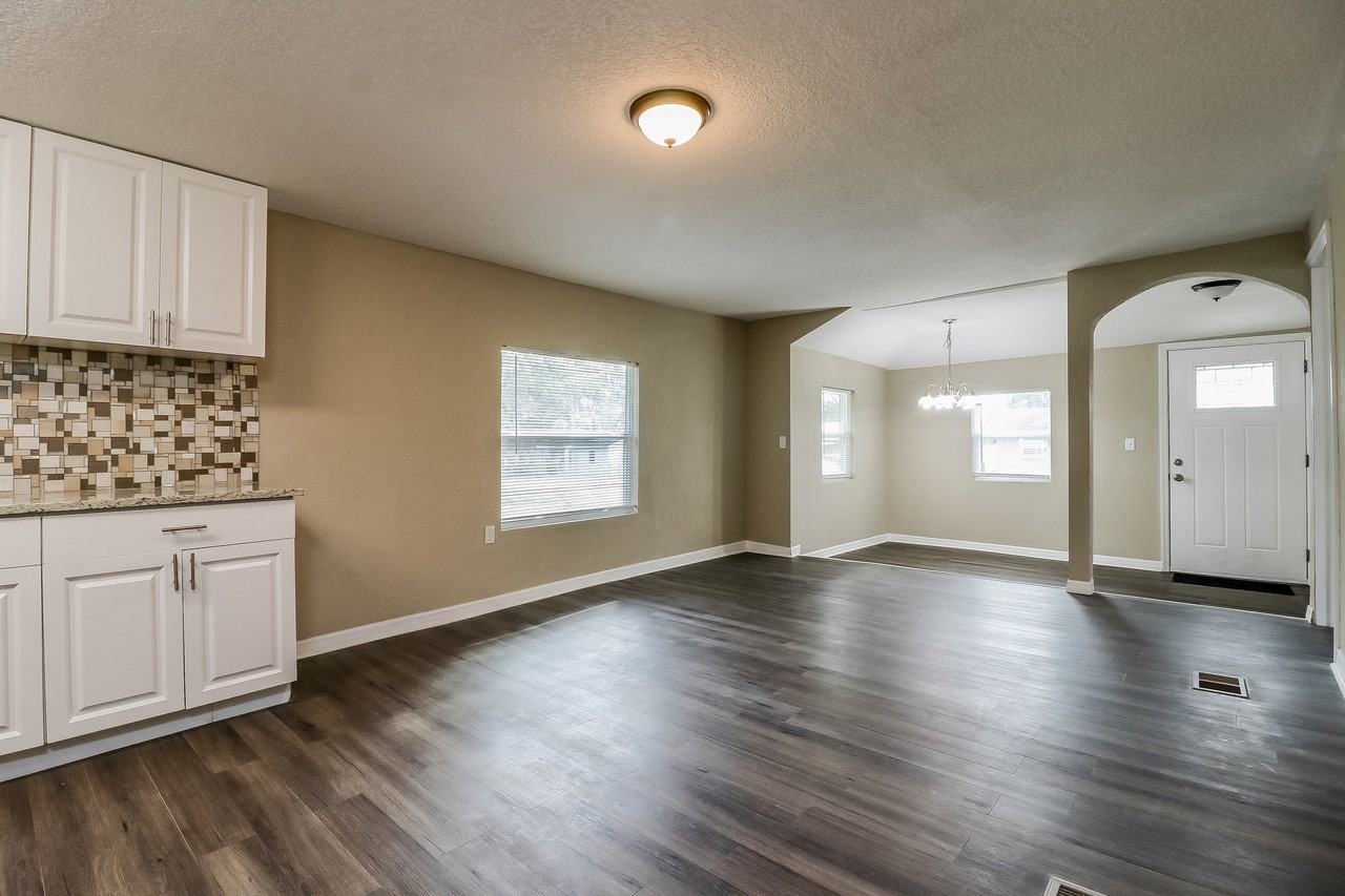 1201 Jewel Ave - Photo 3 of 15