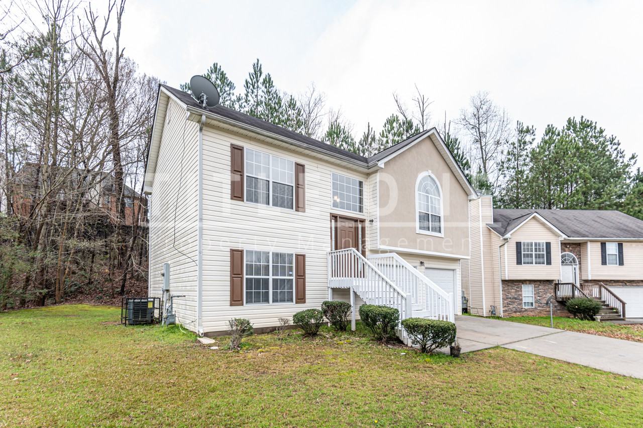 2447 Reeves Creek Rd - Photo 2 of 33