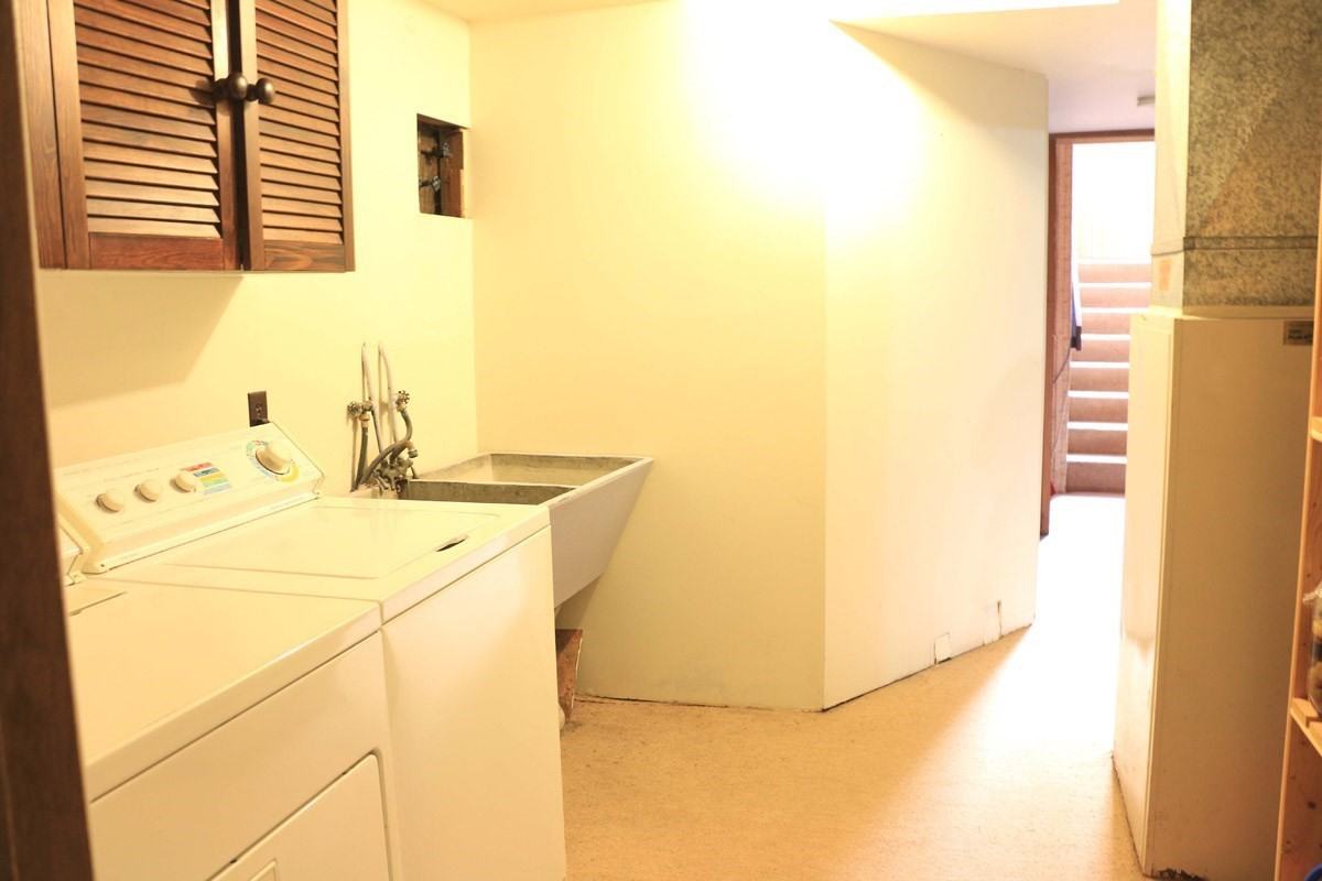 1572 Regan Ave - Photo 3 of 9